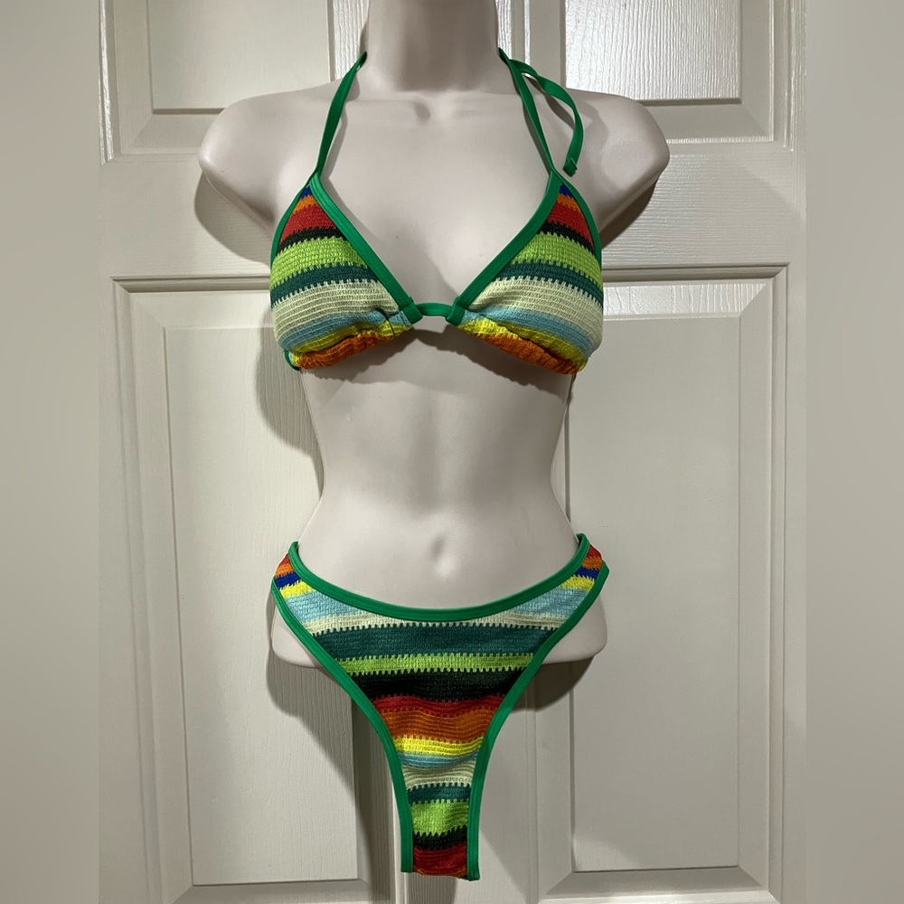 Fashion Nova woman size medium 2 piece swim suit bikini style